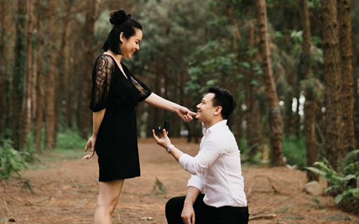 &quot;Yêu nữ hàng hiệu&quot; Vũ Hạnh Nguyên được nhạc sĩ &quot;Nồng nàn Hà Nội&quot; cầu hôn sau 5 năm hẹn hò