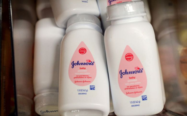 Johnson & Johnson ngừng bán các sản phẩm phấm rôm cho trẻ em ở Mỹ và Canada