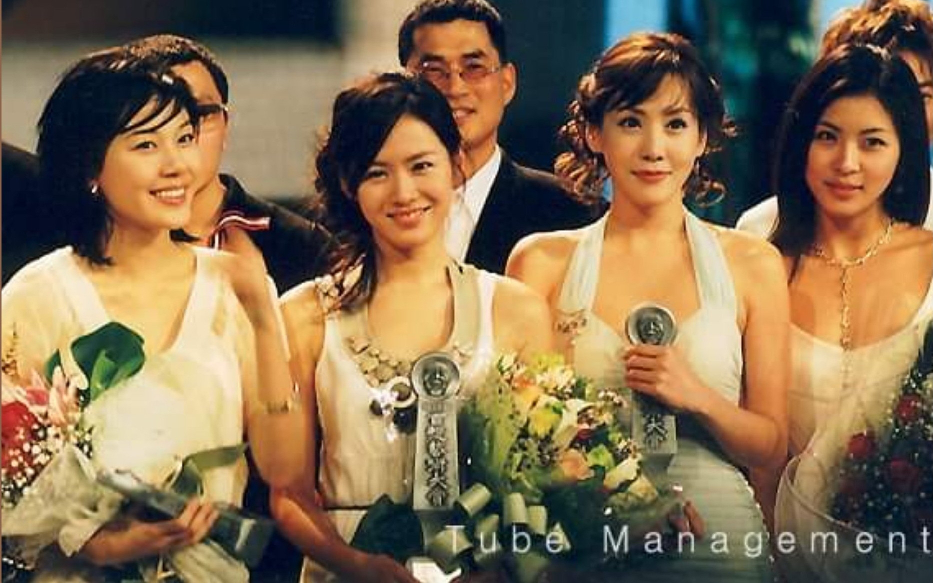 Ảnh hiếm 20 năm trước bị đào bới: Son Ye Jin lọt thỏm giữa dàn mỹ nhân Kim Ha Neul, Kim Jung Eun và Ha Ji Won