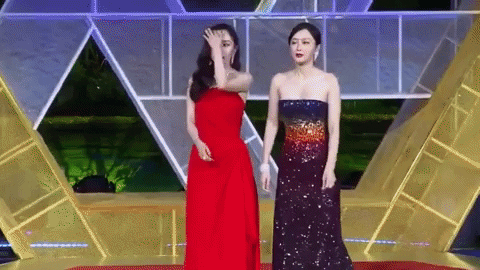 Muôn vàn khoảnh khắc sải bước thảm đỏ xuất thần của các mỹ nhân Hoa - Hàn: Khó quên nhất vẫn là màn đi chung của Song Hye Kyo và Song Joong Ki - Ảnh 13.