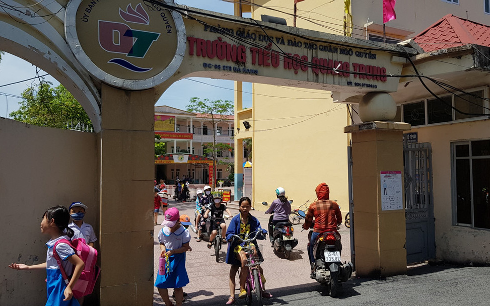 Giữa ồn ào học sinh đi học sớm phải đứng ngoài cổng trường, Đà Nẵng từng có công văn "ấm lòng" thế này từ tận 2016