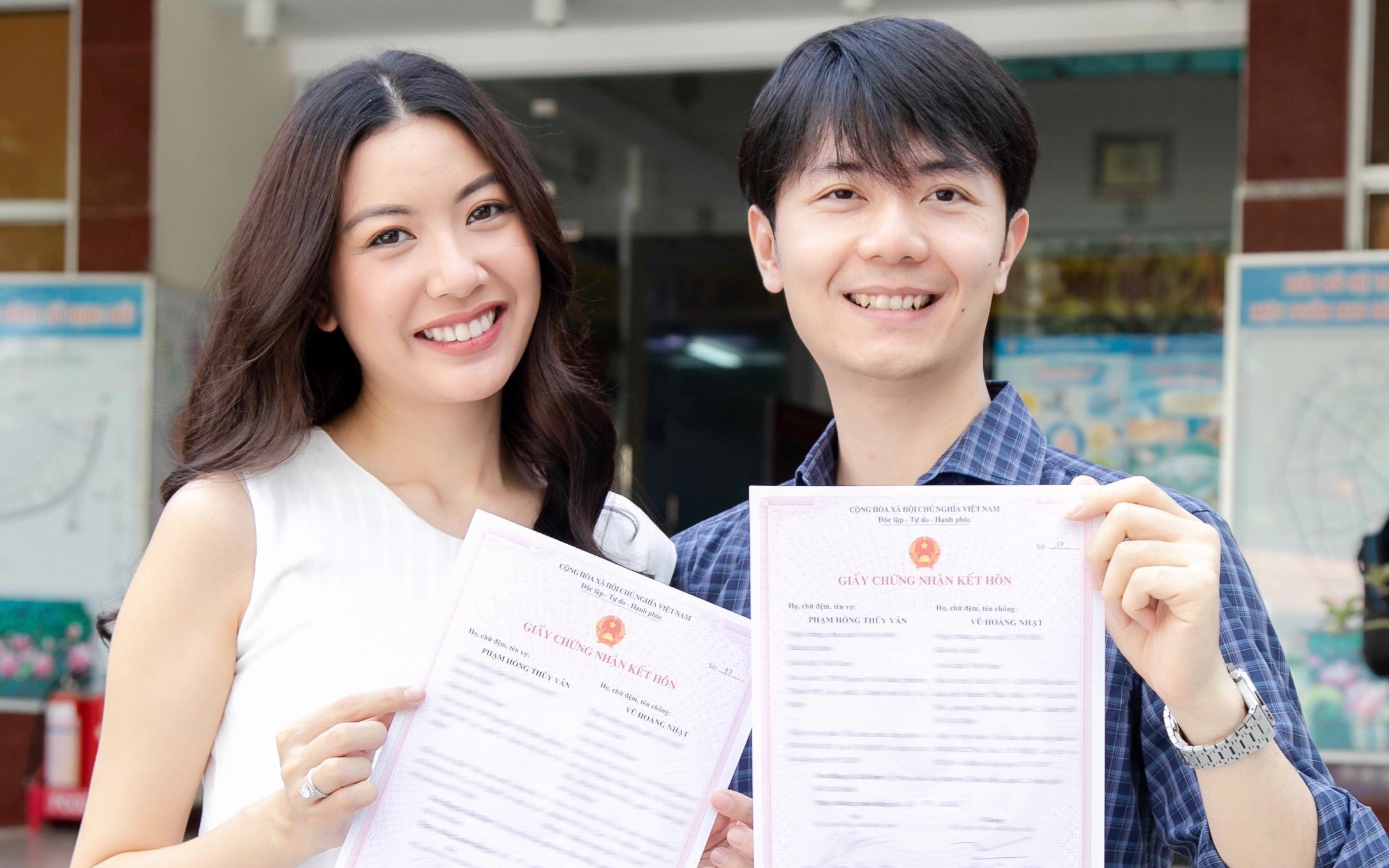 Á hậu Thúy Vân cùng bạn trai doanh nhân đã đăng ký kết hôn