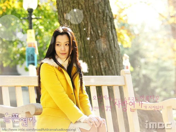 Kim Hee Sun - Người phụ nữ duy nhất tự tin khẳng định đẹp hơn Kim Tae Hee: Từng đau đớn tới mức muốn bỏ showbiz, bỏ xứ mà đi vì con gái bị chê "mẹ công đẻ con cú" - Ảnh 2.