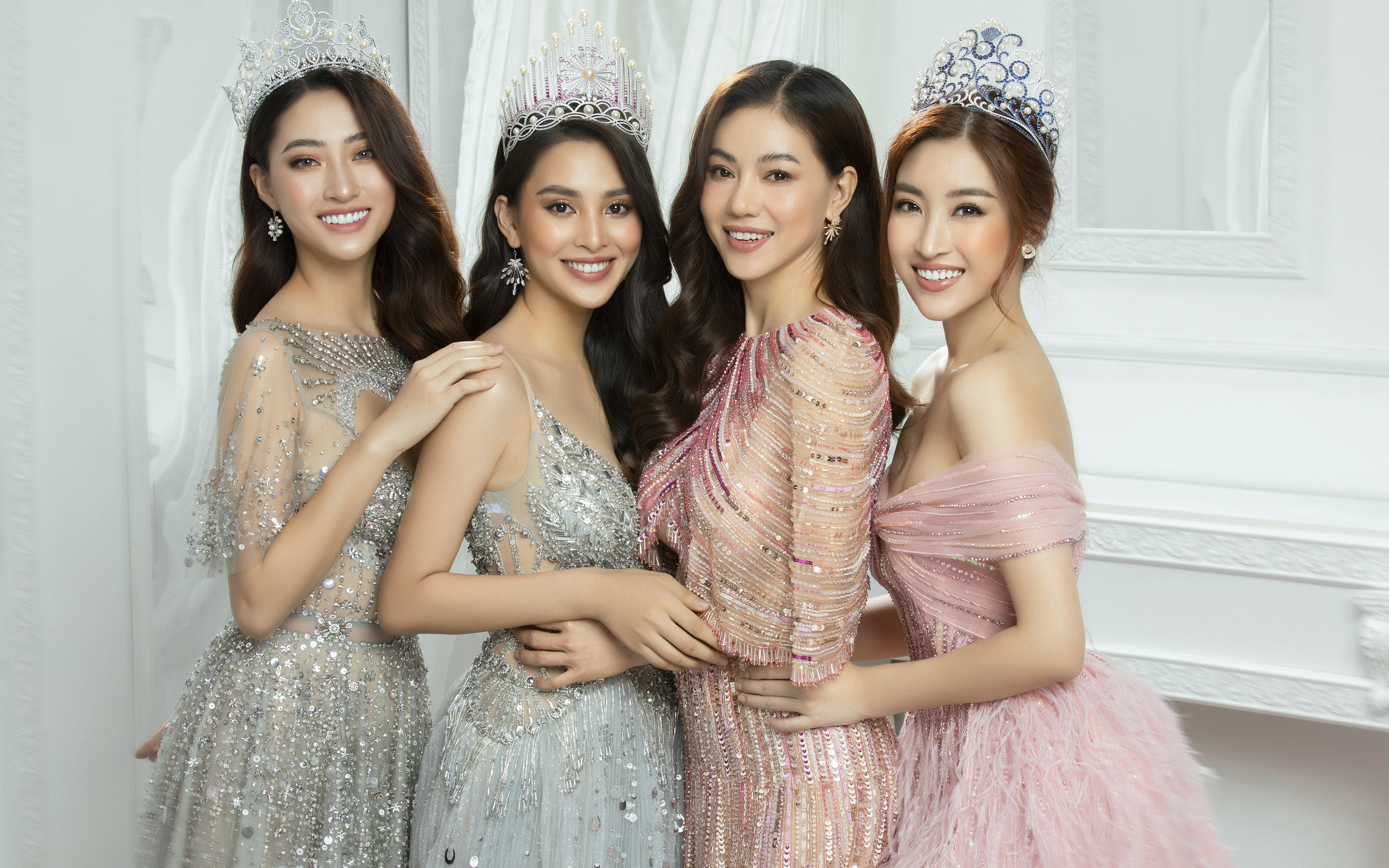 Bộ ba Hoa hậu Tiểu Vy - Mỹ Linh - Thùy Linh "đẹp rụng rời" khi đọ vương miện trong bộ ảnh mới