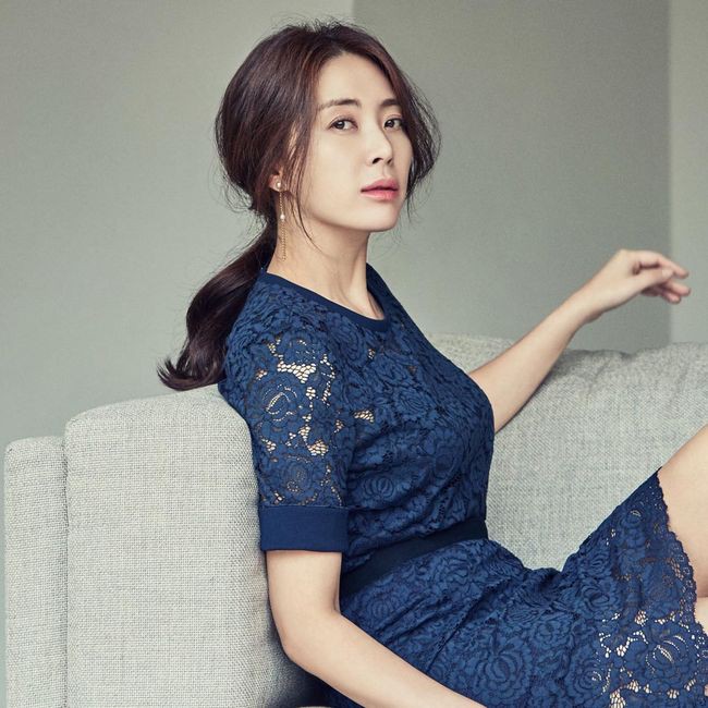 "Chị gái Song Hye Kyo" - Song Yoon Ah: Nuốt nước mắt cam chịu lời mỉa mai là kẻ cướp chồng, dùng hạnh phúc hôn nhân để vượt qua mọi lời dị nghị  - Ảnh 2.