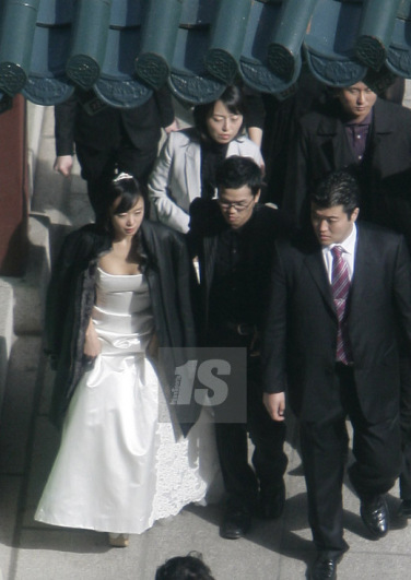 "Ảnh hậu Cannes" Jeon Do Yeon: Phía sau những cảnh nóng bạo liệt trên màn ảnh là cuộc hôn nhân viên mãn bên cạnh người đàn ông bình lặng và bao dung  - Ảnh 5.
