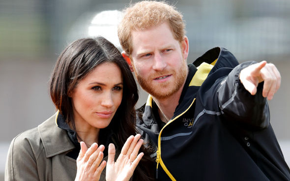 Vợ chồng Meghan Markle gặp mối đe dọa mới ở Mỹ, người dùng mạng hả hê vì cả hai "tránh vỏ dưa gặp vỏ dừa"