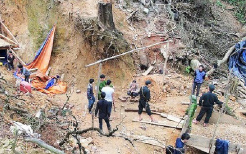 Trốn khỏi bãi vàng để về quê nhưng bị bắt lại, nam thanh niên đâm 2 người thương vong