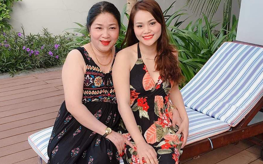 Nghe tin mẹ bị ung thư, 3 cô con gái rủ mẹ chơi mạng xã hội để thay đổi bản thân và kết quả thật diệu kỳ trong thời gian điều trị bệnh