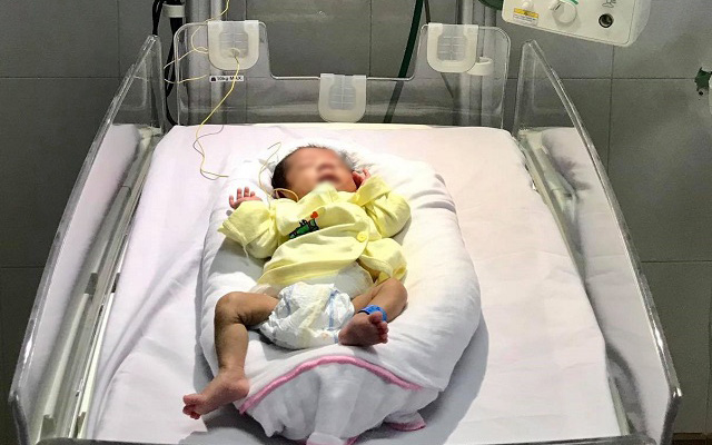 Nghệ An: Cứu sống trẻ sinh non lúc 28 tuần tuổi nặng 1,3kg, mắc bệnh lý hoại tử dạ dày hiếm gặp