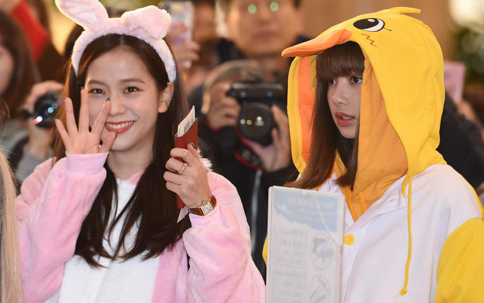 BLACKPINK lại bị netizen Hàn tố lục đục nội bộ chỉ vì hành động của Jisoo đối với Lisa