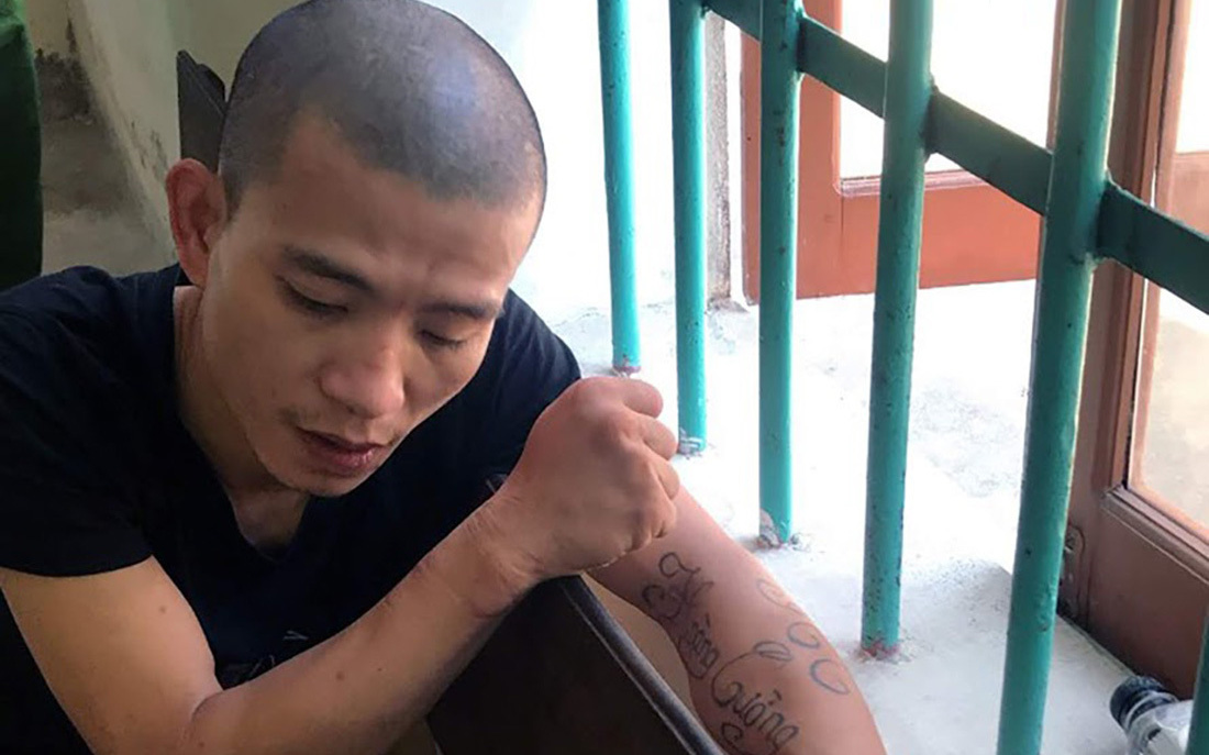Nghệ An: Khống chế kẻ ngáo đá dùng hung khí dọa giết cha mẹ, 3 chiến sĩ công an bị thương