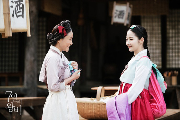 Phim "Hoàng hậu 7 ngày" hot trở lại: Cảnh Park Min Young cởi áo, khoe lưng trước mặt người yêu được bàn tán - Ảnh 4.