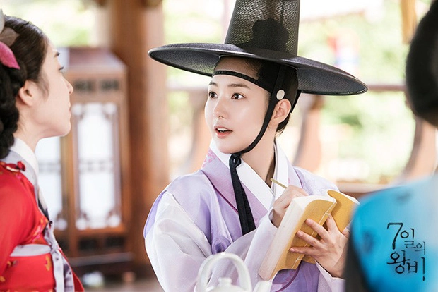 Phim "Hoàng hậu 7 ngày" hot trở lại: Cảnh Park Min Young cởi áo, khoe lưng trước mặt người yêu được bàn tán - Ảnh 3.