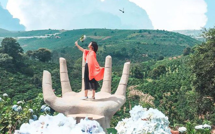 Có người cho rằng Đà Lạt đang dần trở thành phiên bản “fake” của những Bali hay Cebu nhưng số khác lại có quan điểm hoàn toàn trái ngược