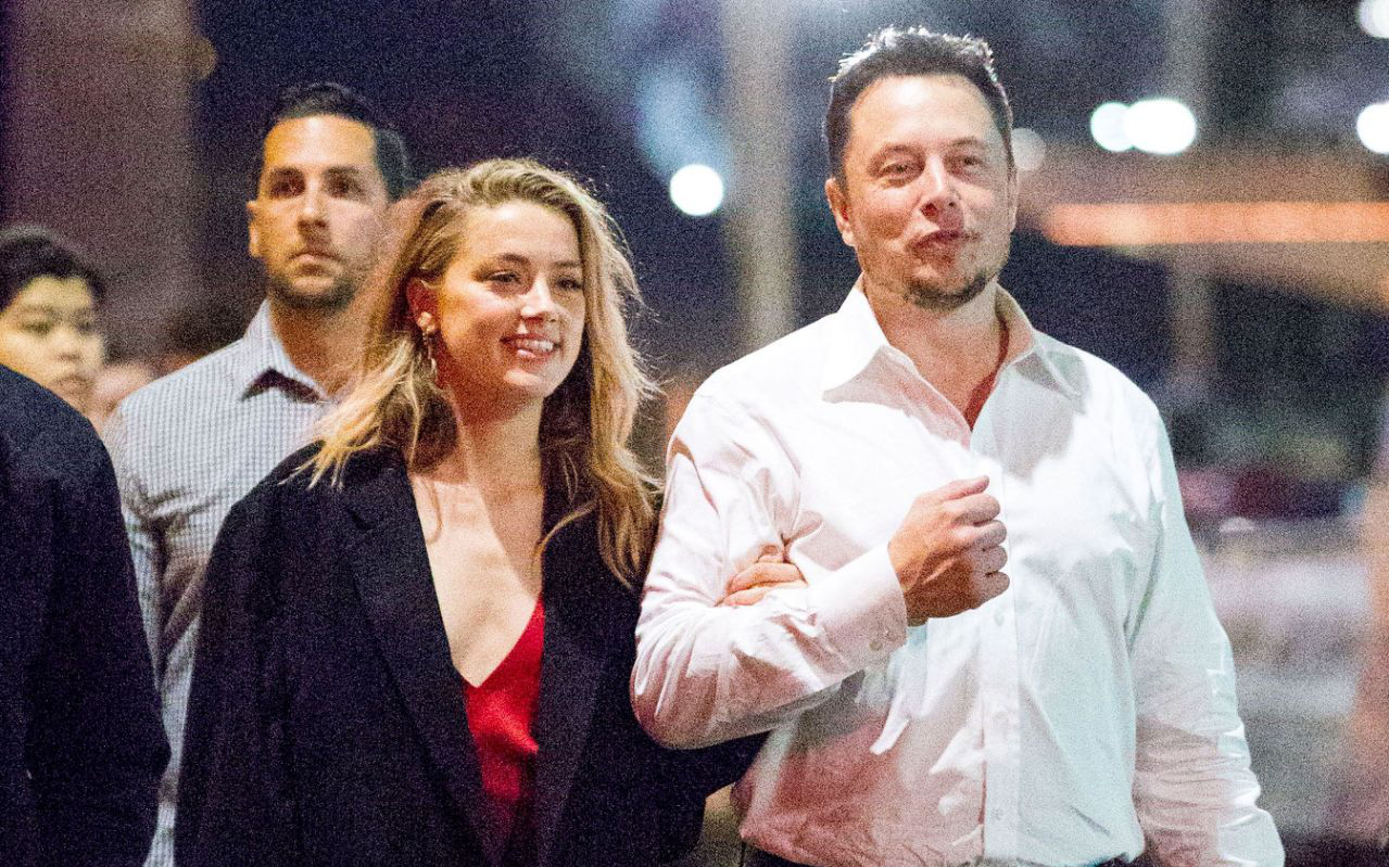 Động thái đầu tiên của tỷ phú Elon Musk khi bị tố quan hệ tập thể với Amber Heard và Cara Delevingne trên giường của Johnny Depp