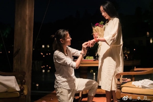 Đám cưới của cặp đôi đồng tính Trung Quốc, điều đáng nói là thân phận "người trong showbiz" rất nổi tiếng của một trong hai cô dâu - Ảnh 7.