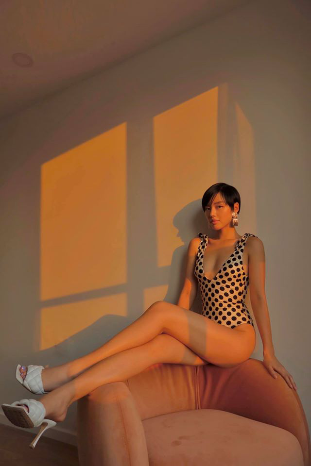 “Soi” các phối đồ mùa hè cực cuốn hút của “Cô Em Trendy” Khánh Linh - Ảnh 4.