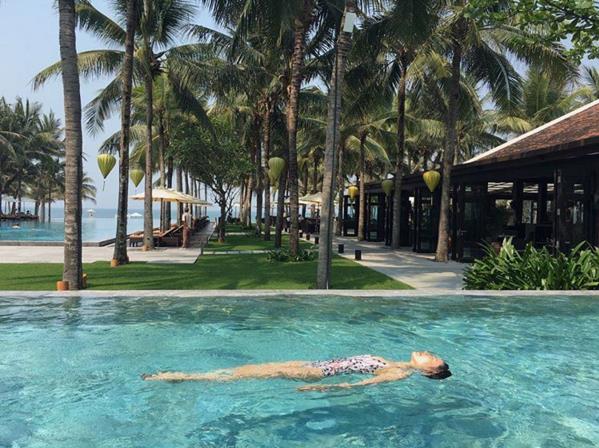 Dân tình bất ngờ "đào mộ" loạt khoảnh khắc Son Ye Jin vi vu Hội An, đáng chú ý nhất vẫn là màn khoe vòng 1 quyến rũ của "chị đẹp" - Ảnh 1.