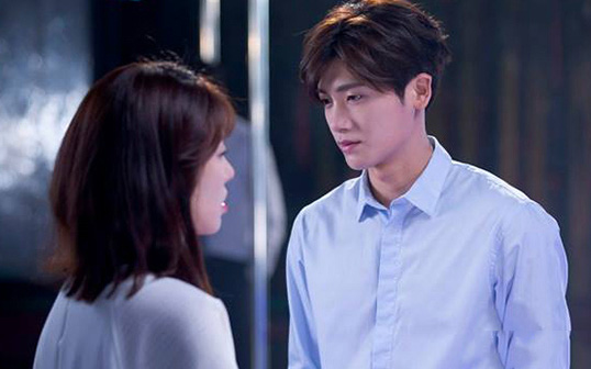 Tậu ô tô tỷ bạc nhưng vợ chưa một lần bước chân lên xe, chồng tức tối chất vấn thì nhận về câu trả lời khiến anh hổ thẹn cúi đầu