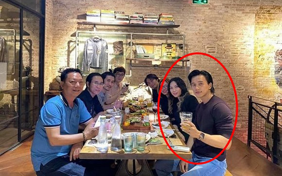 Lâu rồi mới thấy Mỹ Tâm xuất hiện bên "tình trẻ tin đồn", lại còn ngồi cạnh thân mật thế này