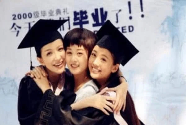 Bất ngờ khi Triệu Lệ Dĩnh tự nhận mình là "cô nàng xấu gái nhất lớp" thuở còn đi học - Ảnh 4.