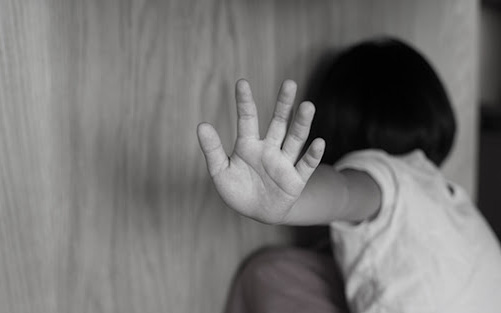 Bé gái 13 tuổi tự tử bằng cách uống thuốc trừ sâu: Những điều cần suy ngẫm về bạo lực gia đình với trẻ em