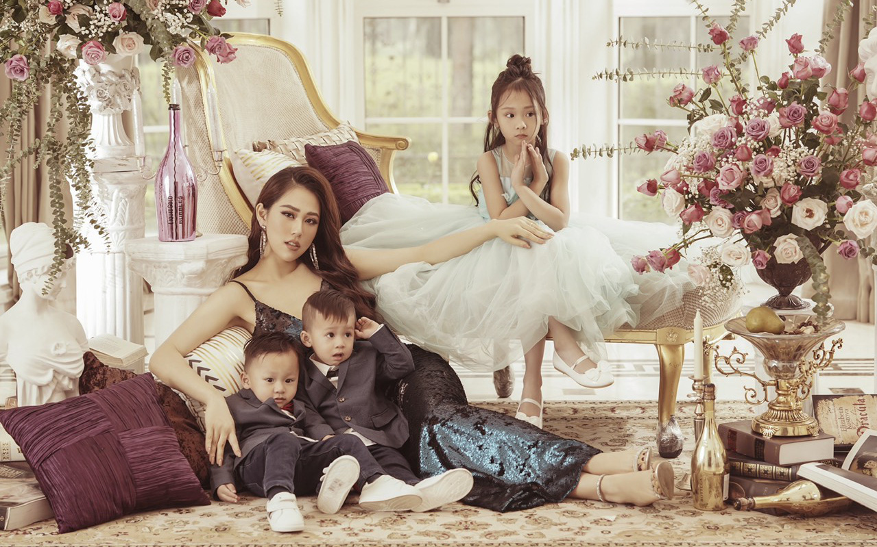 Hot mom 9x Hà thành xinh đẹp quyến rũ, chăm 3 con khéo còn giỏi kiếm tiền