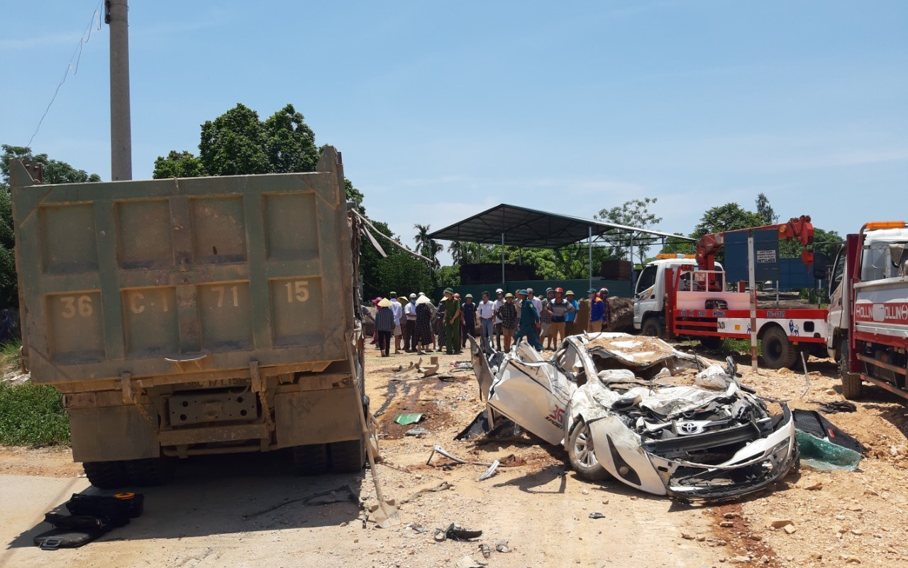 Vụ xe tải đè bẹp xe con khiến 3 người tử vong ở Thanh Hóa: Sức khỏe hiện tại của cháu bé sống sót duy nhất