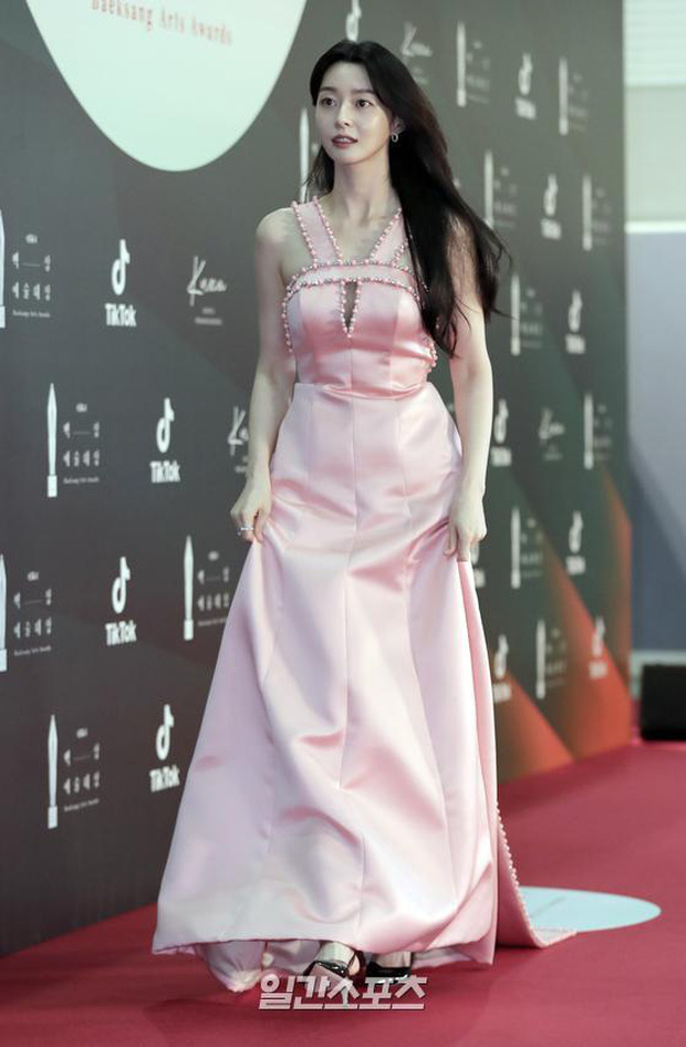 Nữ chính Itaewon Class khiến dân tình hơi "tụt mood" khi diện đầm bánh bèo toàn tập tại thảm đỏ Beasang 2020 - Ảnh 1.