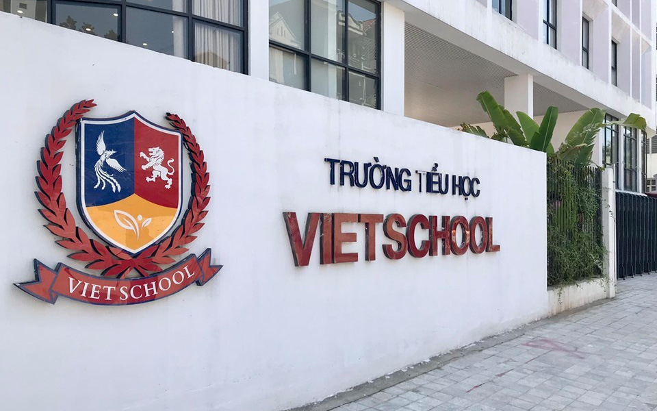 Phụ huynh một trường tiểu học ở Hà Nội tố bị trường gửi email "cảnh cáo" sau khi phản đối chính sách học phí mùa dịch