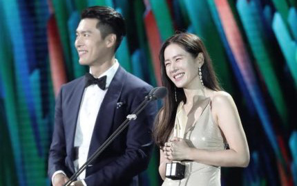 Baeksang 2020: "Hạ cánh nơi anh" của Hyun Bin - Son Ye Jin tuột mất hàng loạt giải thưởng lớn, netizen bức xúc lên tiếng