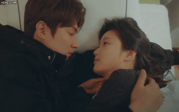 "Quân vương bất diệt" tập 15: “Tan chảy” vì khoảnh khắc ngọt ngào của Lee Min Ho và Kim Go Eun sau khi trở về từ cõi chết