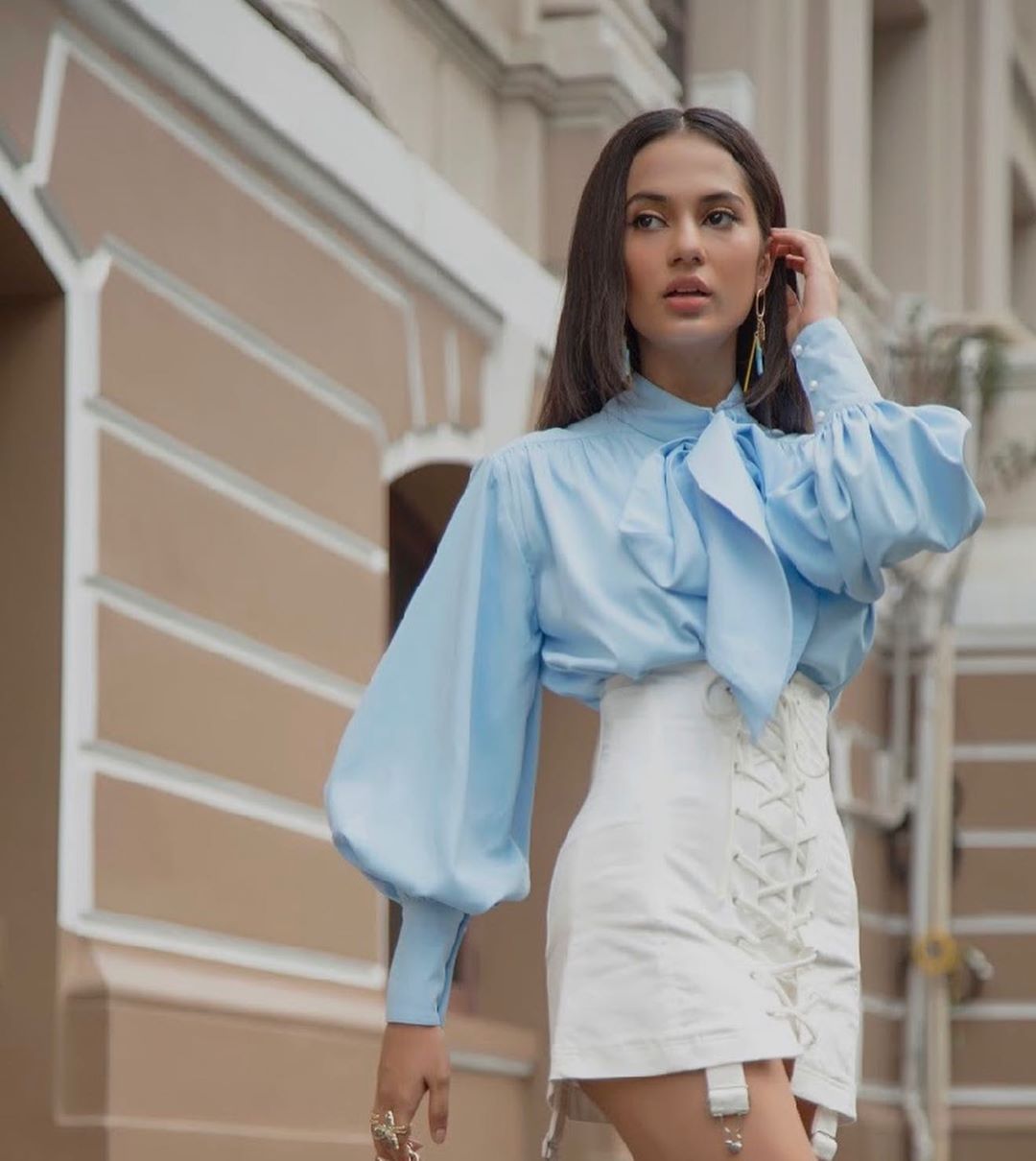 Diện sơ mi lụa vừa mát còn vừa sang hết nấc, tiện thể có cả loạt địa chỉ mua sắm giá cả ổn áp cho các chị em - Ảnh 6.