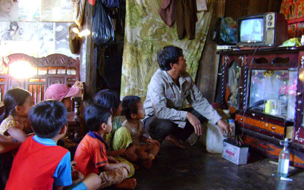 Chính thức ngừng phát sóng truyền hình analog, "quay ăng-ten" giờ chỉ còn là kỷ niệm!