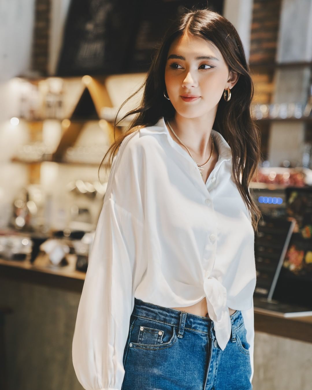 Diện sơ mi lụa vừa mát còn vừa sang hết nấc, tiện thể có cả loạt địa chỉ mua sắm giá cả ổn áp cho các chị em - Ảnh 4.