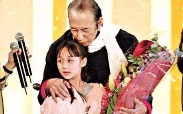 Vua sòng bài Macau có thể sinh đứa con gái út xinh xắn và giỏi giang ở tuổi 78, nhiều năm sau vợ Tư mới tiết lộ nguyên nhân