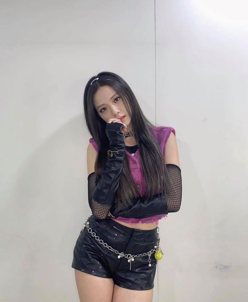 Lấy "đồ cũ" của Rosé cho Jisoo diện lại: Thêm một pha phân biệt đối xử rõ rành rành của stylist Black Pink? - Ảnh 2.