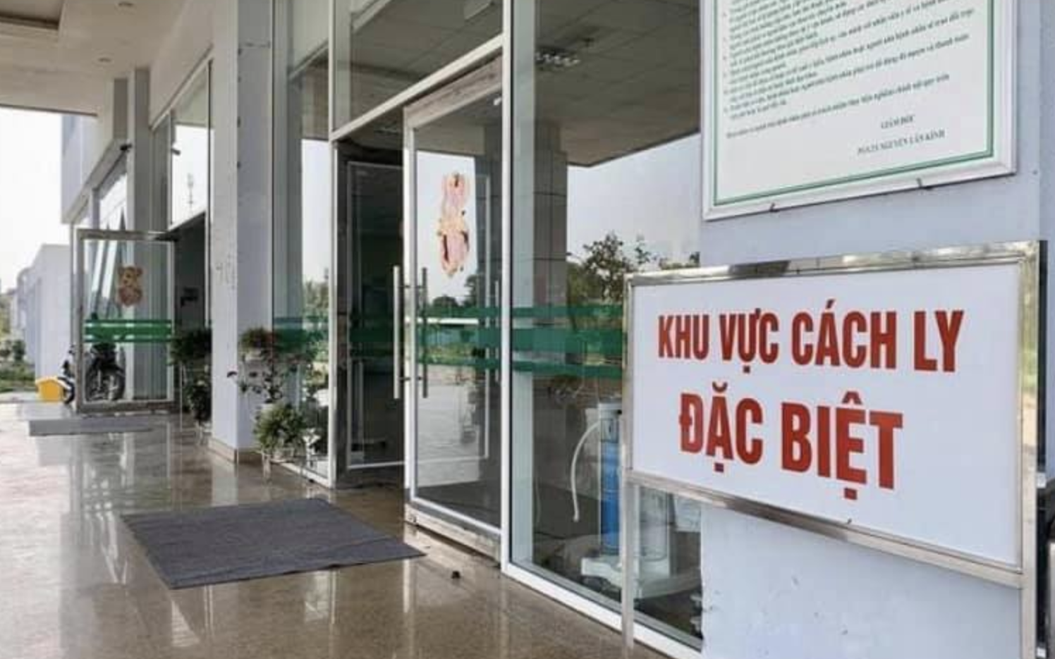 Bộ Y tế công bố thêm 2 trường hợp mắc COVID-19 từ nước ngoài trở về và đã được cách ly ngay sau khi nhập cảnh, Việt Nam có 372 ca bệnh