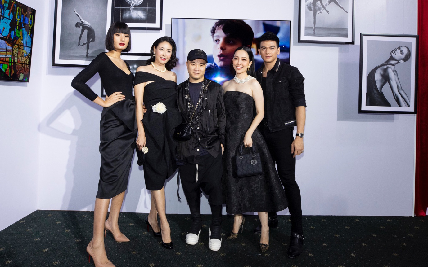 Hàng loạt người đẹp Việt bất ngờ hội ngộ tại sự kiện ra mắt TV OLED 8K đầu tiên trên thế giới