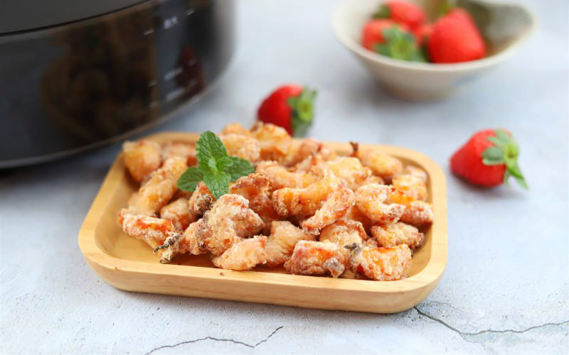 Thèm gà chiên giòn rụm mà nhìn xuống bụng mỡ lại &quot;rén&quot; không dám ăn thì thử ngay cách làm gà chiên không dầu này nhé các chị em!