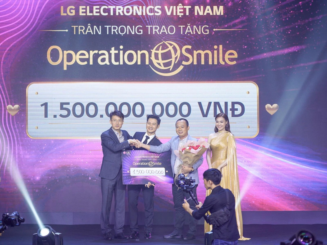Hàng loạt người đẹp Việt bất ngờ hội ngộ tại sự kiện ra mắt TV OLED 8K đầu tiên trên thế giới - Ảnh 8.