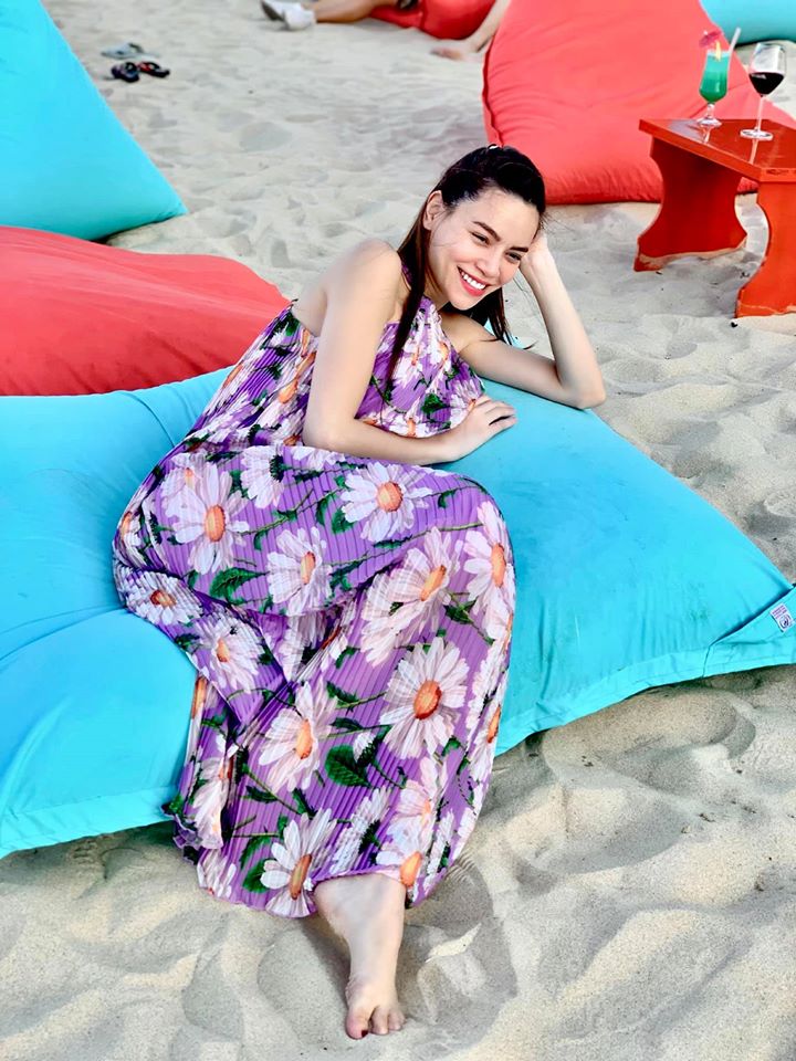 Hà Hồ có cả tá váy áo đi biển xinh xắn quá, chị em nhìn mà ai cũng muốn "đu" theo - Ảnh 2.