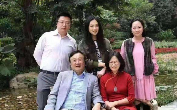 Ẩn số "đau não" từ gia đình ông trùm Huawei: Các con thay nhau đổi họ, đến cuối cùng hai con gái đều không mang họ bố