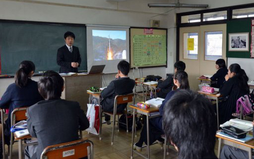 Quá mệt mỏi với những màn bịa chuyện không hồi kết của học trò, thầy giáo “dằn mặt” sương sương mà ai cũng phì cười