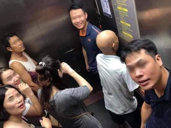 Toàn cảnh vụ rơi thang máy trong bệnh viện ở Hà Nội, nhưng thay vì la hét hay hoảng loạn thì nhóm người này lại làm một hành động khiến ai cũng... mừng - Ảnh 1.