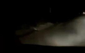 Hãi hùng clip ghi lại cảnh tài xế taxi bị đe dọa cướp xe trong đêm: "Ngồi im, tao không giết người"