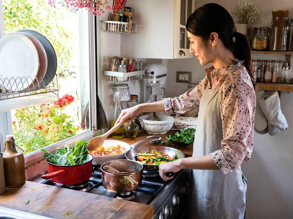 Cơm nhà ngon khỏe: Bí kíp “nhất cữ lưỡng tiện” của các bà nội trợ hậu Covid-19 - Ảnh 1.