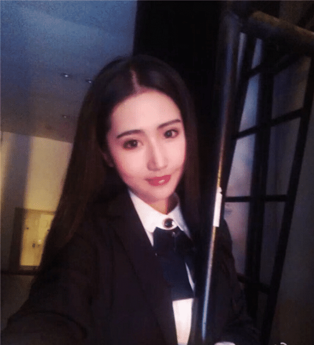 Chỉ vì điều này, nghi án ngoại tình cùng gái trẻ của Phùng Thiệu Phong vào năm ngoái lại nóng trở lại - Ảnh 2.