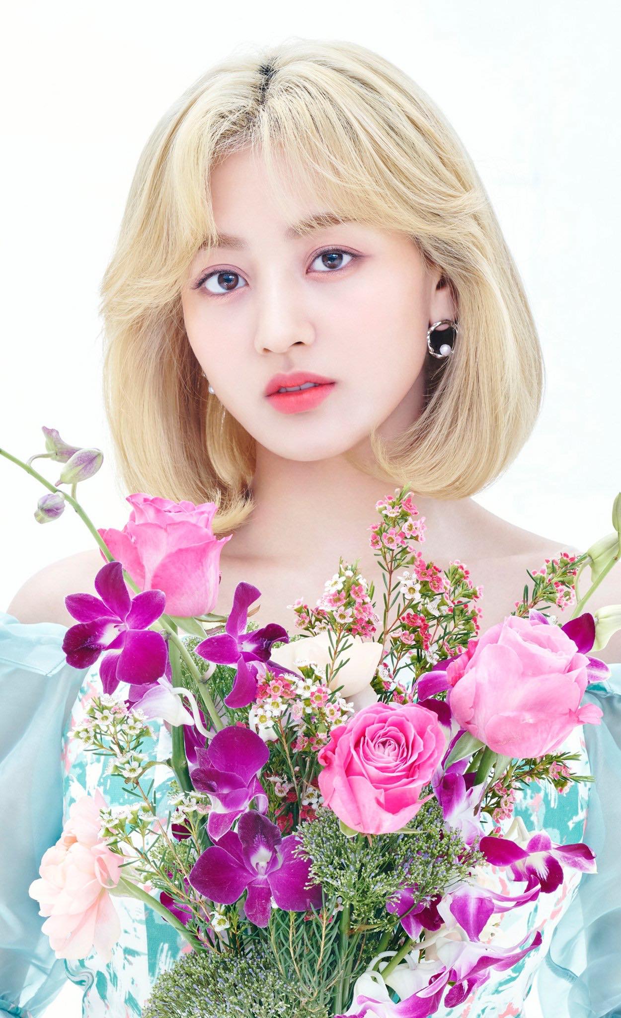 Twice chuyển sang style makeup đậm kiểu Nhật: Nữ thần Tzuyu vẫn xinh nhưng hơi “thường”, mờ nhạt hơn cả dàn mỹ nhân khác - Ảnh 11.